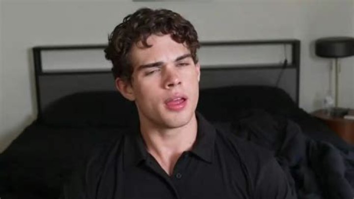 Aaron Sanchez Bio, Wiki, Age, Wife, Restaurants, Chopped, Cookbooks, and Net Worth