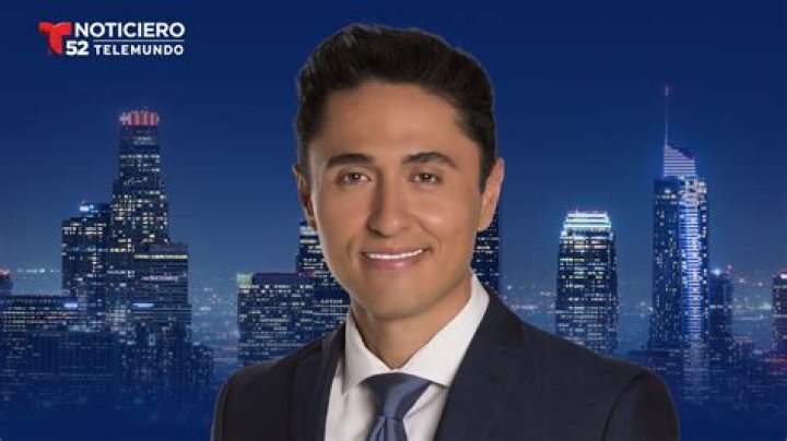 Enrique Chiabra Telemundo 52 , Bio, Wiki, Age, Height, Wife, Salary, and Net Worth