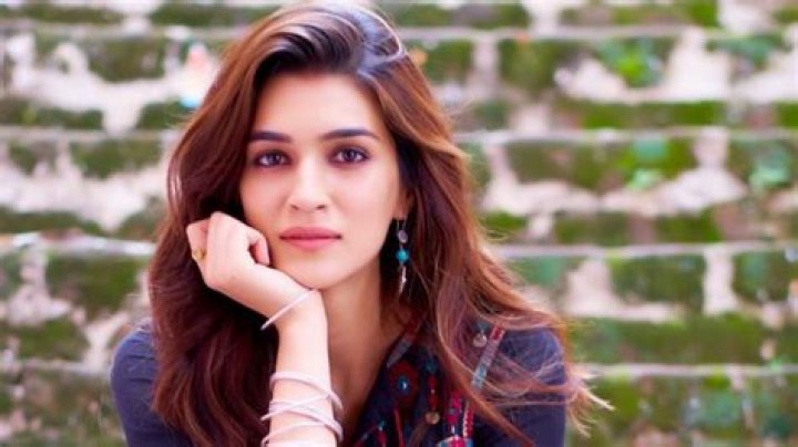 Kriti Sanon – Biography, Facts & Life Story