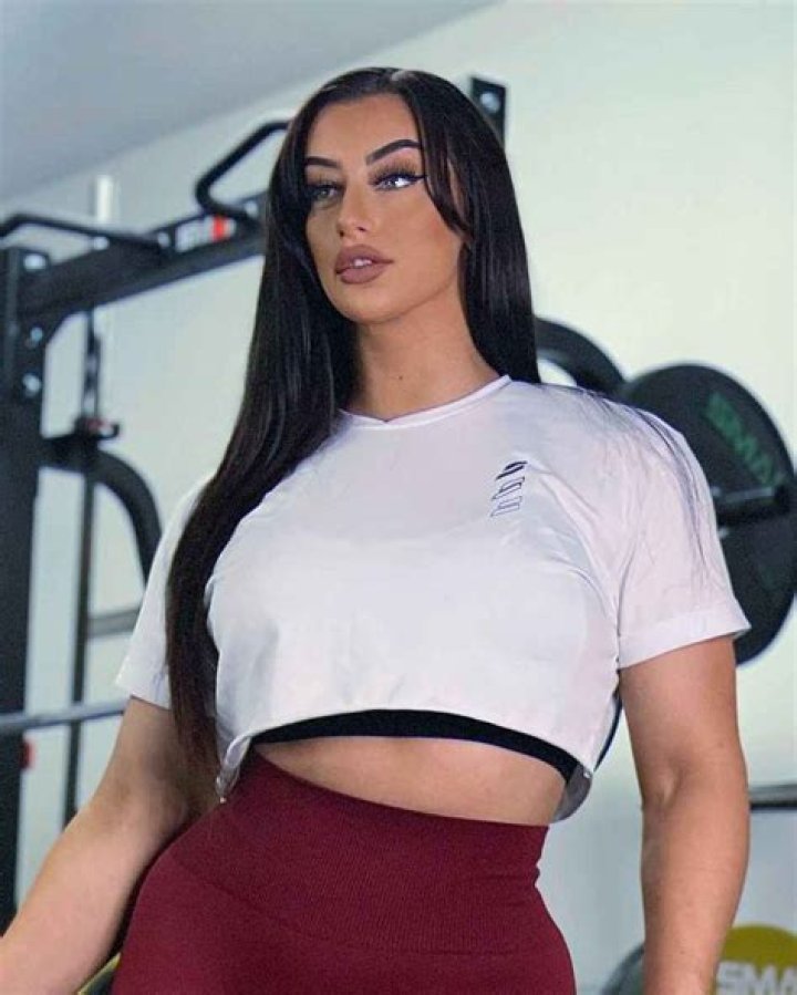 Larissa Reis Fitness, Bio, Wiki, Age, Height, Husband, Workout, and Net Worth