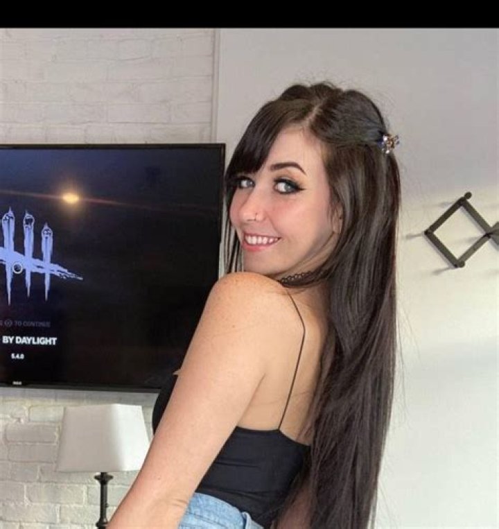 Molly Divine Wiki, Biography, Age, Height, Info, Details