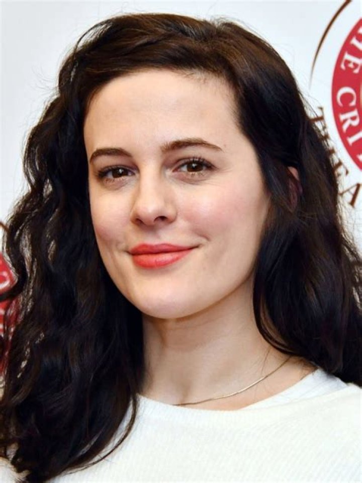 Phoebe Fox – Biography, Facts & Life Story